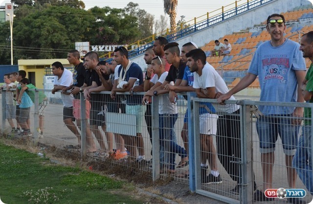 ויתרו על הולנד. האוהדים (ולדי מויסייב)