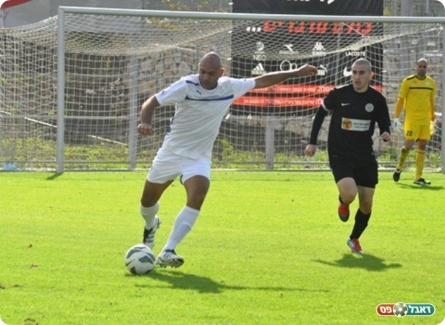 מנהיג על המגרש ומחוצה לו. סימן טוב (צילום: מוחמד חאדר אניס)