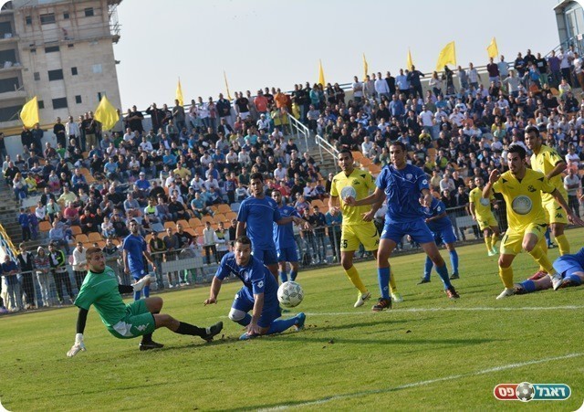 השער המיוחל. הכדור מטייל ברחבה (צילום: ולדי מויסייב)