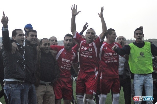 חוגגים ניצחון (צילום: מוחמד חאדר אניס)