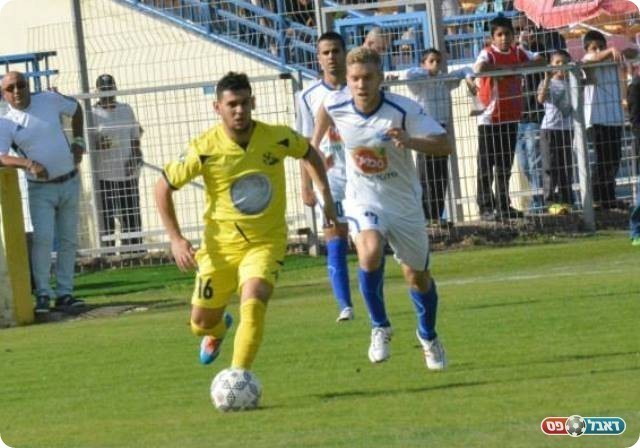 פתח בהרכב. ברסקי מצר את צעדיו של רביבו (צילום: ולדי מוסייב)