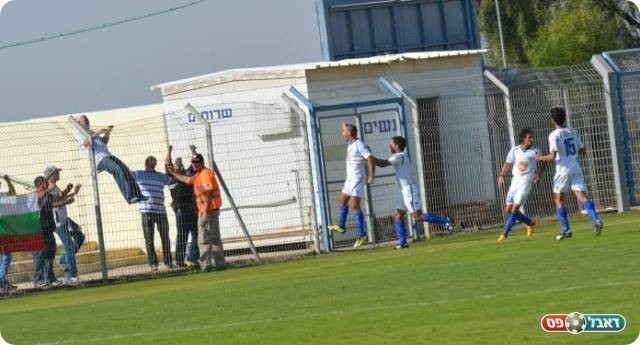 בכורה חלומית בליגה. חוגגים את השער של קרגולה (צילום: ולדי מוסייב)