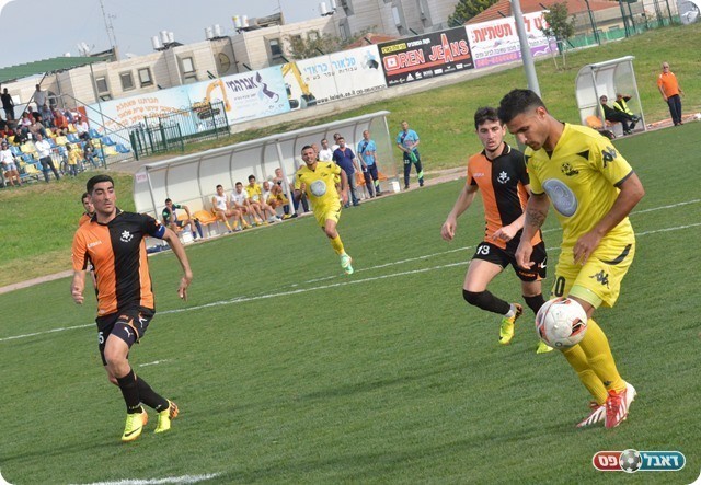 מחצית ראשונה קצבית. נחמיאס מול יוסף (צילום: ולדי מויסייב)