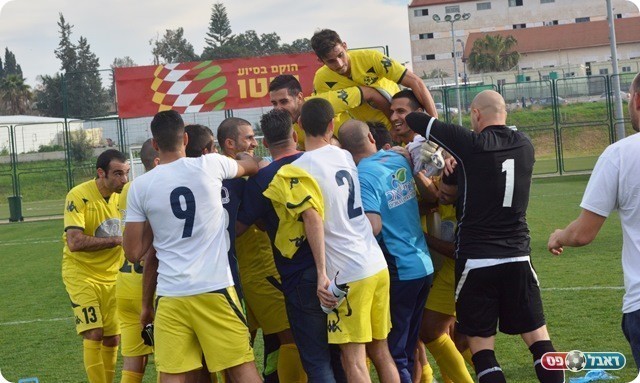 בחזרה במקום הראשון. חוגגים בסיום (צילום: ולדי מויסייב)