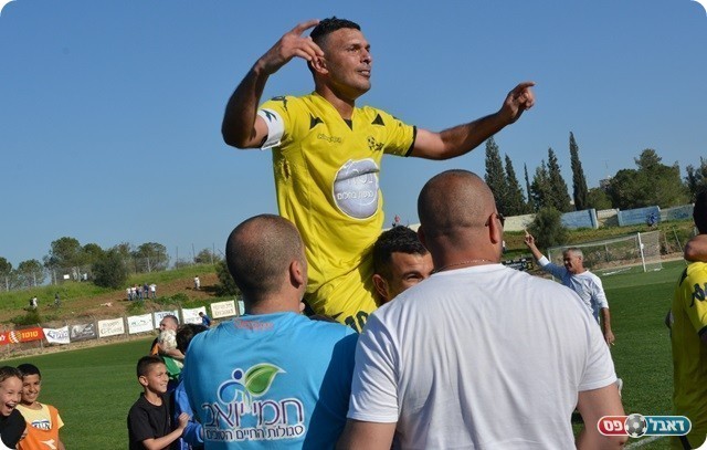 ככה יעשה לאיש. משה על הכתפיים (צילום: ולדי מויסייב)