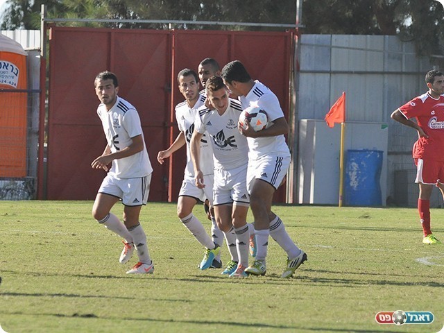 אלקנתי חוגג עם החברים את השיוויון (צילום: קובי פורטל)