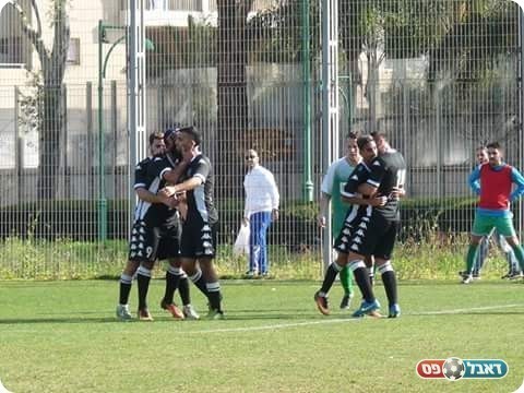 שחקני אור יהודה חוגגים את שער היתרון (אלי שמואלי)