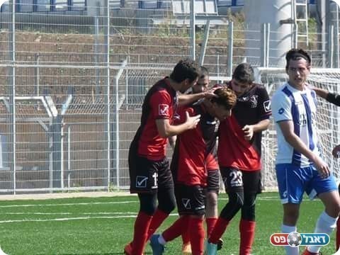 שחקני נחלת חוגגים את השוויון (אלי שמואלי)