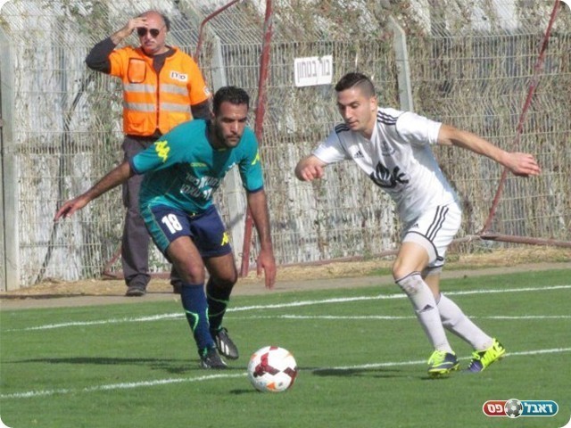 גל אלקנתי, גם הוא כבש שער (צילום: מוחמד חאדר אניס)