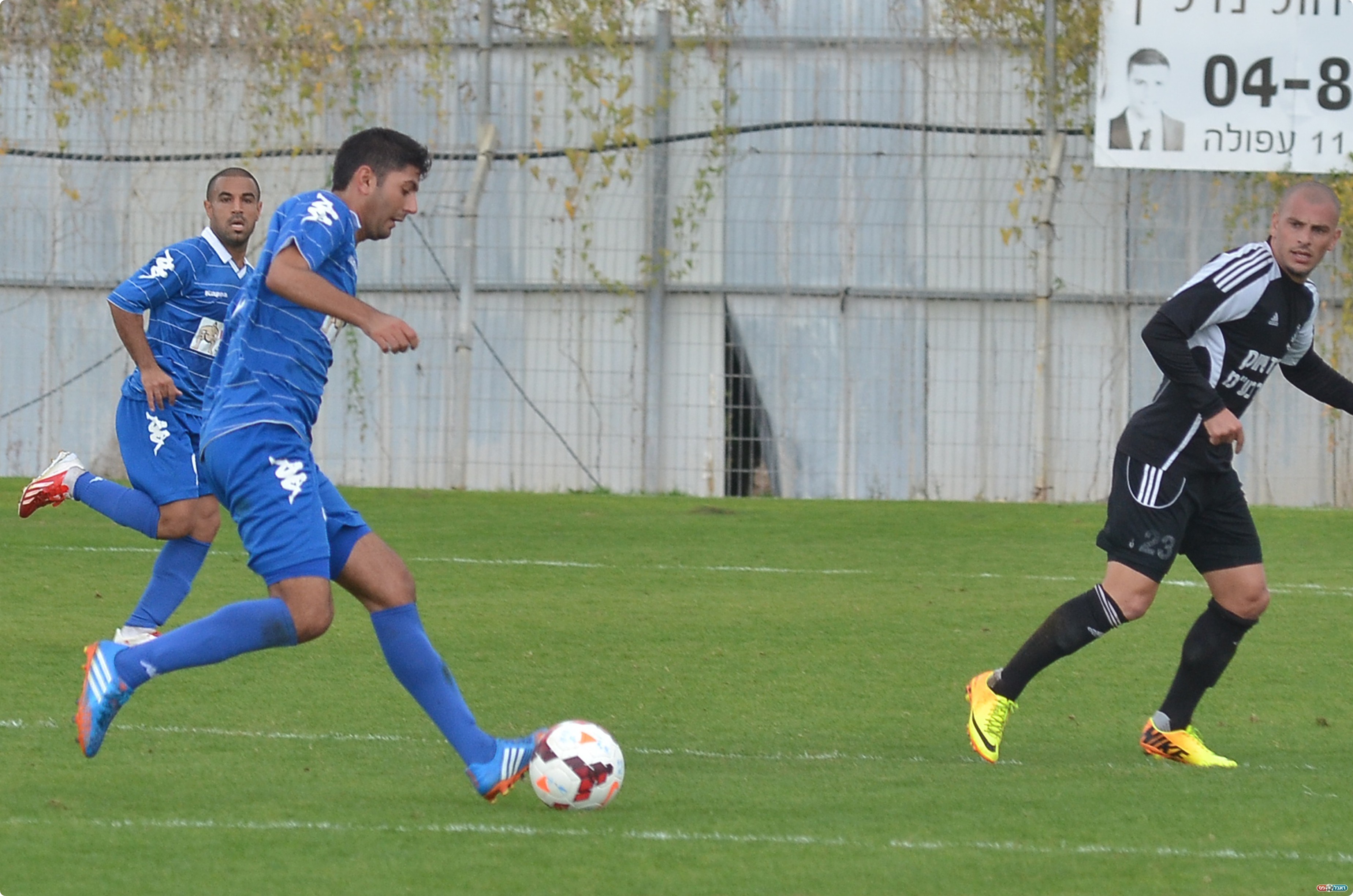 בעיטה אדירה שלו נעצרה במשקוף, חג'ג' (צילום: ארנון לוי)