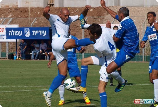 הלמן בפעולה (צילום: מוחמד חאדר אניס)