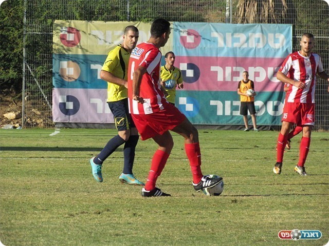 אלירן חודדה כובש השער (צילום: מוחמד חאדר אניס)