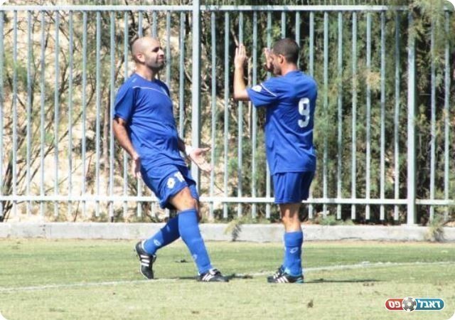 חלוץ תשע אמיתי. מלול (משמאל. צילום: שי מוגילבסקי)