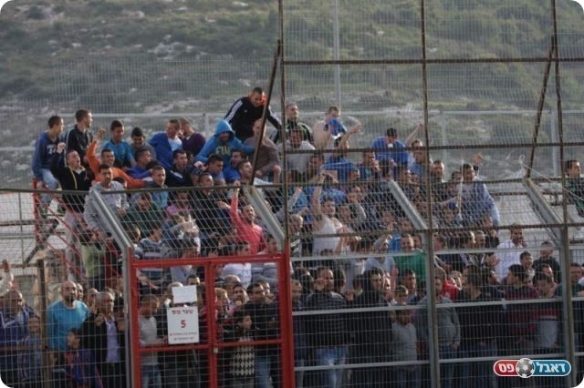 חגיגות בסיום. אוהדי מג'ד אלכרום (צילום: מובאדה פרחאת)
