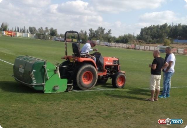 הכננות אחרונות. מסמנים את המגרש