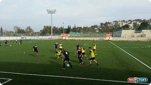 החימום עזר? שחקני בית"ר עפולה לפני שריקת הפתיחה