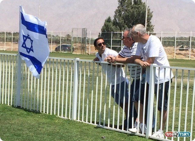 גם הם באו לראות. ראש העיר, הגזבר והחשב המלווה (תותי נופי)