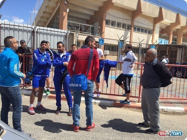 לא נעים לראות אצטדיון סגור. אנשי מגדל העמק ממתינים