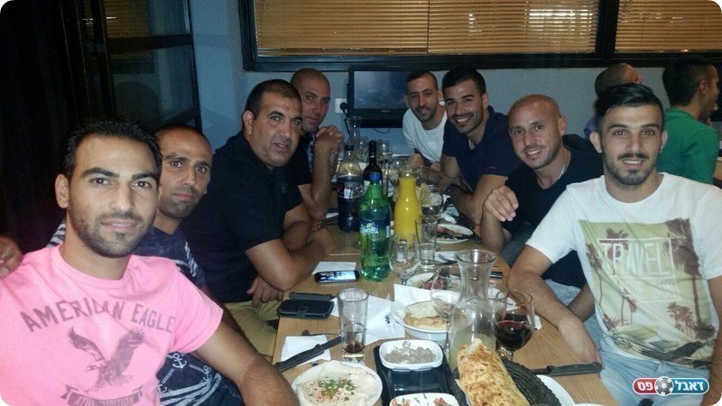 שחקני חולון נהנים (אלי שמאולי)