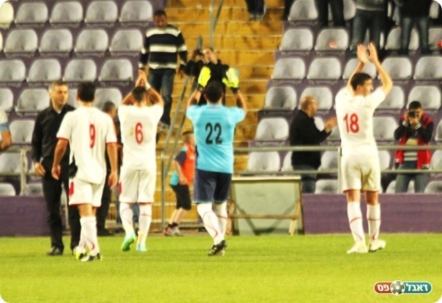 הביטחון חזר. שחקני כפר קאסם בסיום המשחק עם מלאכי (קובי רוזן)