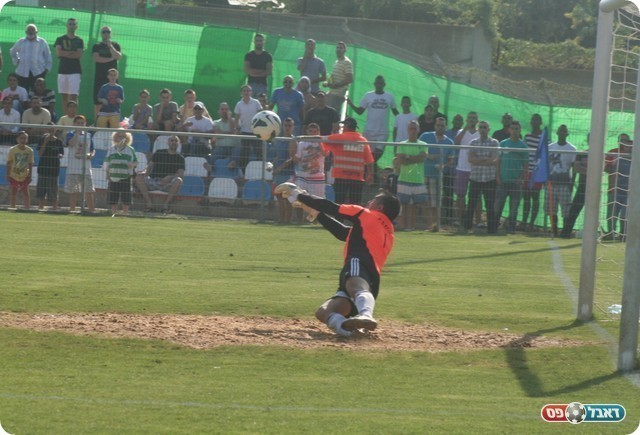 אבי עמוס מציל את הפנדל...