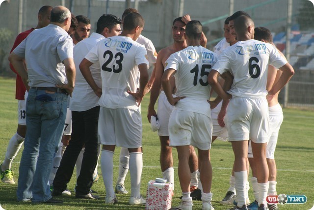 טיאר עם שחקניו. חבורה לוחמת ומאוחדת. עונה ענקית