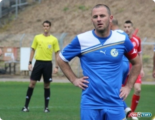 ויתר על שרביט האימון. טל (צילום: עודד חסין)