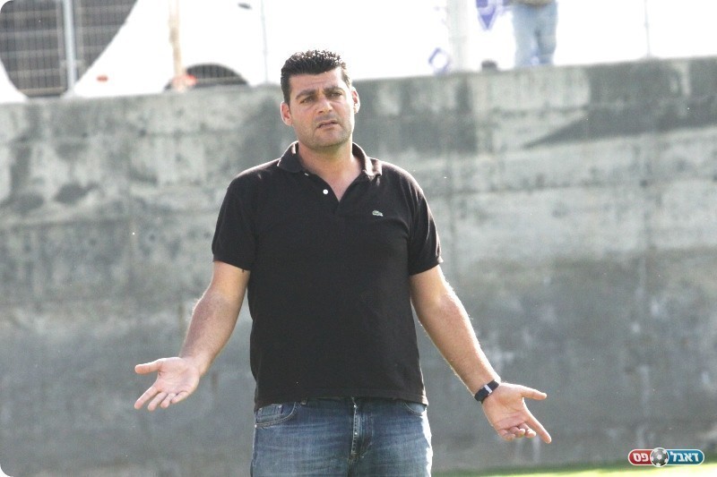 לוטש עיניים לצמרת. אביטן (צילום: שי מוגילבסקי)