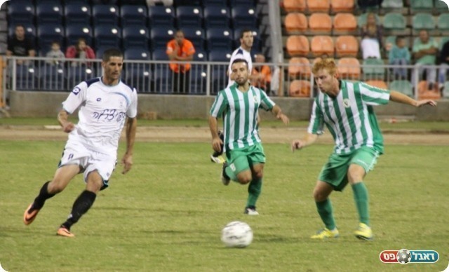 יכול לעשות בהברקה אחת. עקיבא מול עבד אלחי וכווז (צילום: עודד חסין)