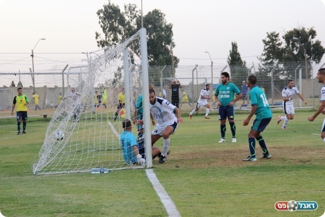 ונכנס לסיסו (צילום: עודד חסין)