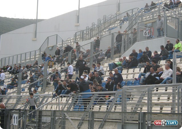 מאוכזבים במחצית. האוהדים (שי חדד)