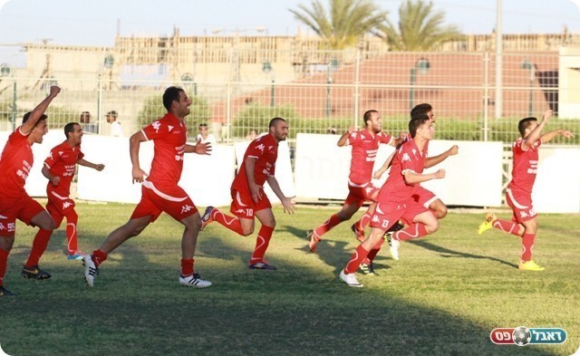 אווירה יוצאת מן הכלל. שחקני רהט חוגגים (אנס אבודעבס)