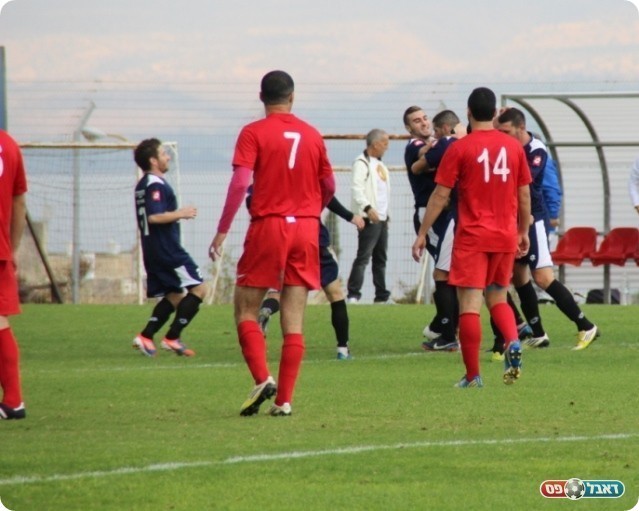 ואלימלך חוגג עם החברים (צילום: עודד חסין)