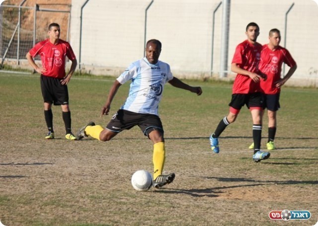 22 שערים העונה. אמין עאמר בדרך לפנדל (מוחמד סרסור)