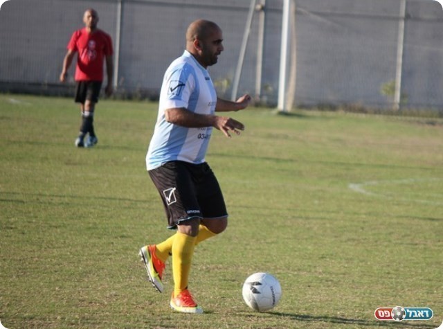 מחכה לשרון נתניה. עלי אבו ג'עפר (מוחמד סרסור)