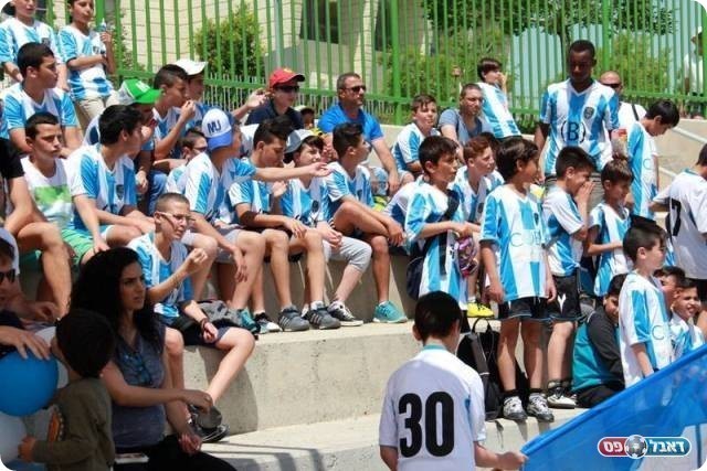 ליוו את הקבוצה. אוהדי מעלה (דף הפייסבוק של מעלה)