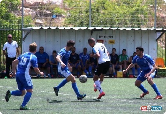 משחק מפוזר של מודיעין. שמש (בלבן) עוצר את ברוכיאן (דף הפייסבוק של מעלה)