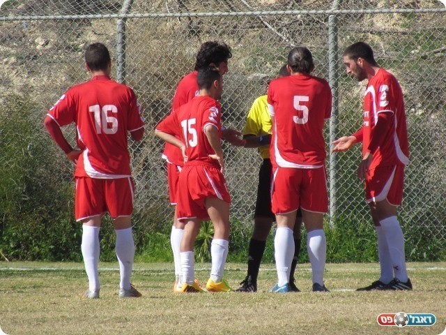 מכה נוספת. שחקני ערד מנסים לשנות את ההחלטה  (צילום: עבדאללה אזברגה)