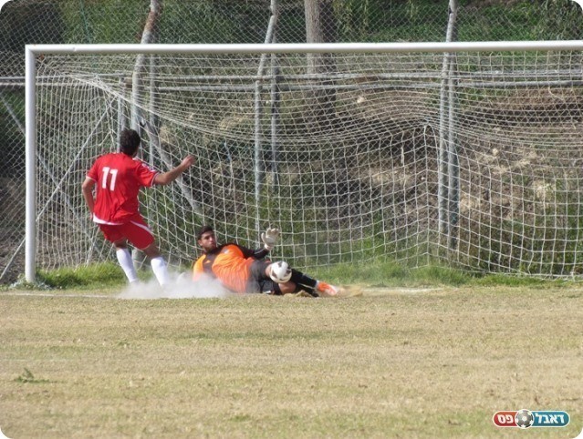 שמר על הניצחון היקר. בן דוד עוצר את הפנדל (צילום: עבדאללה אזברגה)
