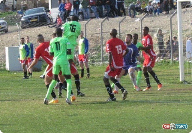 רהט הייתה קרובה לשער. אבועליון מחטיא (צילום: עבדאללה אזברגה)