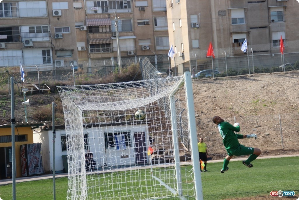 הכדור ברשת (צילום: עודד חסין)