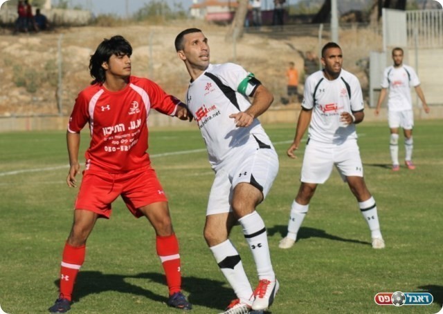 סולם באה להסתגר. אבו סיאם שומר על דיאב (צילום: אחמד עזאיזה)