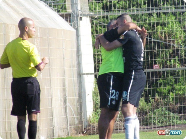 אחווה השתחררה ראשונה. פרהוד ודיבי חוגגים את השער