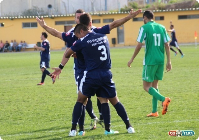 מבכים את אובדן הנקודות. טבריה חוגגת (צילום: עודד חסין)