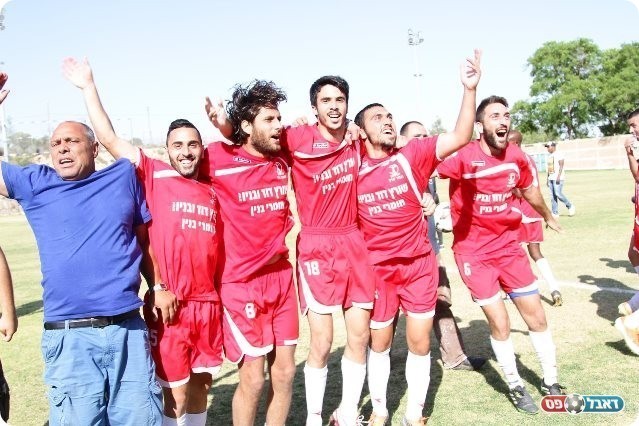 חגיגות ההישארות (עבדאללה אזברגה)