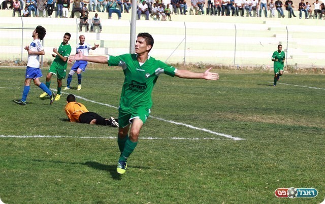 היתרון חזר לרהט. אבו מדע'ים כובש וחוגג (צילום: אנס אבודעבס)