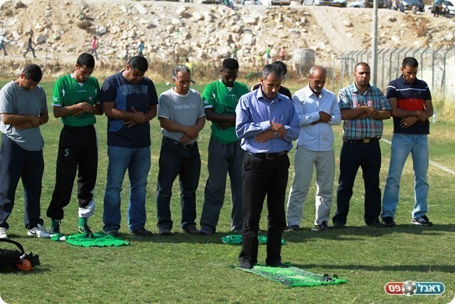 התפילה שעזרה (צילום: אנס אבודעבס)