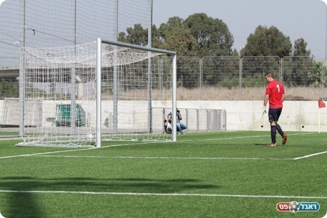 פתיחה מהממת. הכדור של שעשע ברשת (צילום: קובי רוזן)