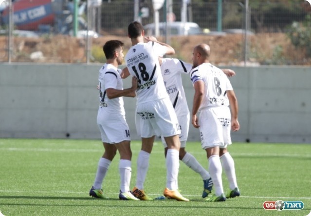 ועם החברים (צילום: קובי רוזן)