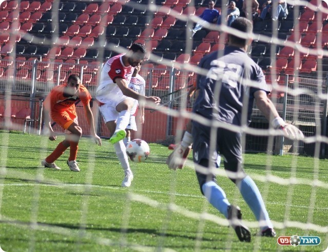 צמד לחלוץ. סרסור כובש את השני (תאמר סרסור)